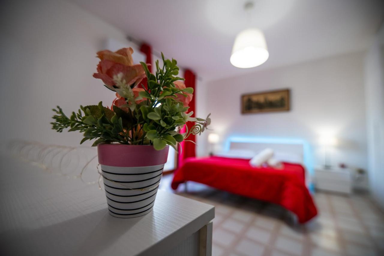 B&B A Casa Di Amici カゼルタ エクステリア 写真