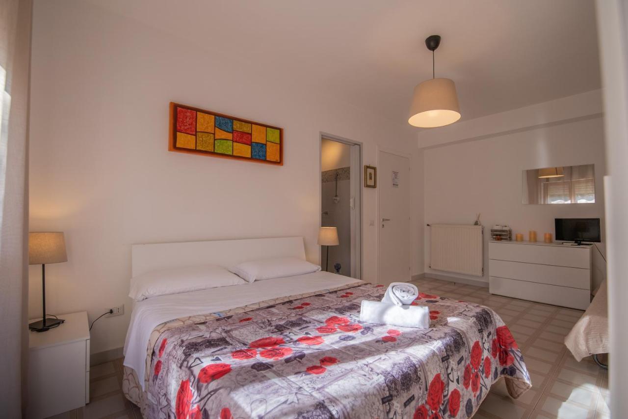 B&B A Casa Di Amici カゼルタ エクステリア 写真