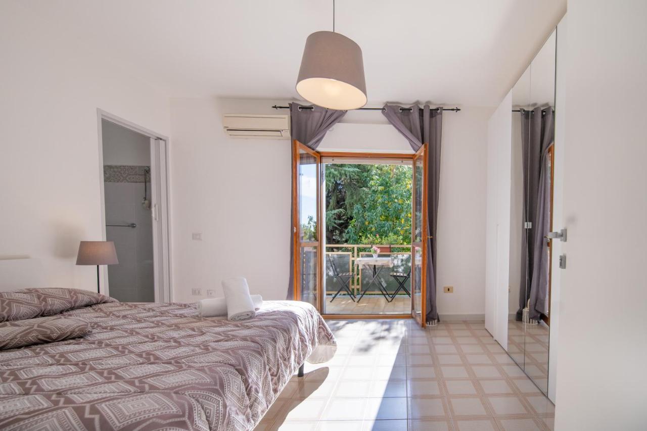 B&B A Casa Di Amici カゼルタ エクステリア 写真