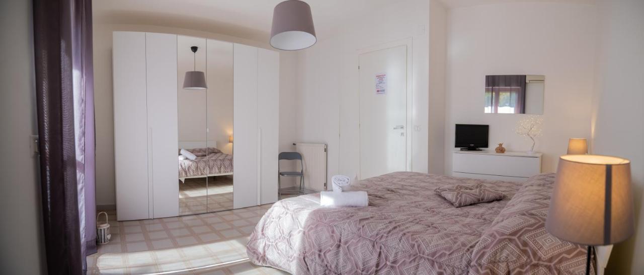 B&B A Casa Di Amici カゼルタ エクステリア 写真