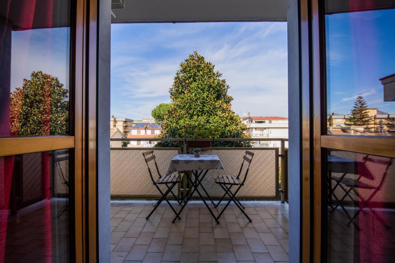 B&B A Casa Di Amici カゼルタ エクステリア 写真